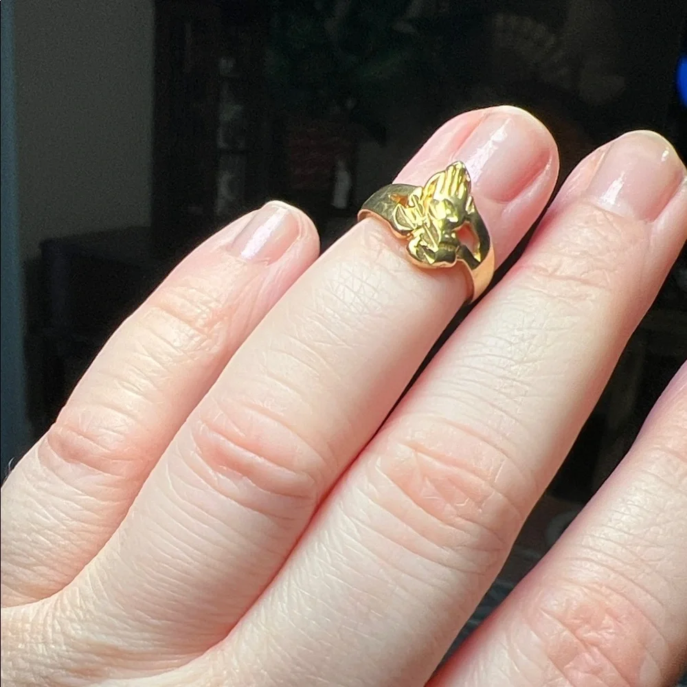 Vintage Gold Plated Religious Christian Praying Hands Childs Ring / Midi Ring
